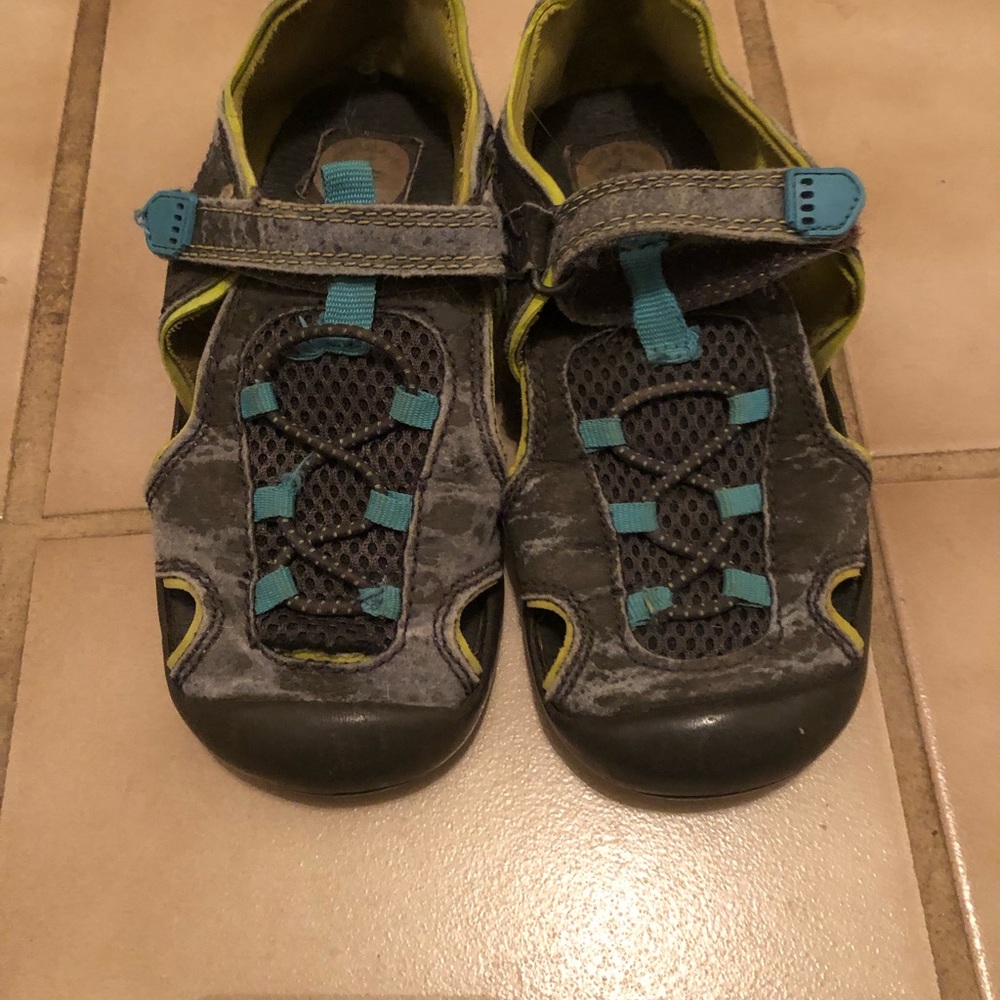 Boys sandals size 11